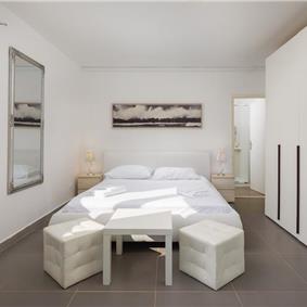 Luxury 6 Bedroom Seafront Villa with pool and Separate Apartment along Secluded Beach near Hvar Town, Sleeps 10-12